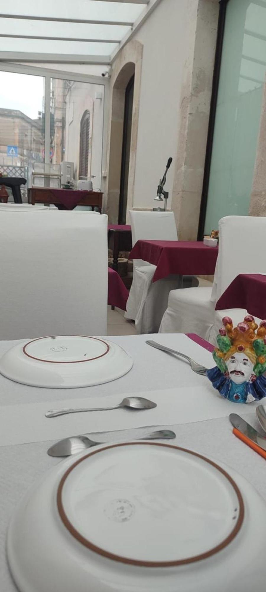Lakkios Charming And Alojamento de Acomodação e Pequeno-almoço 3*