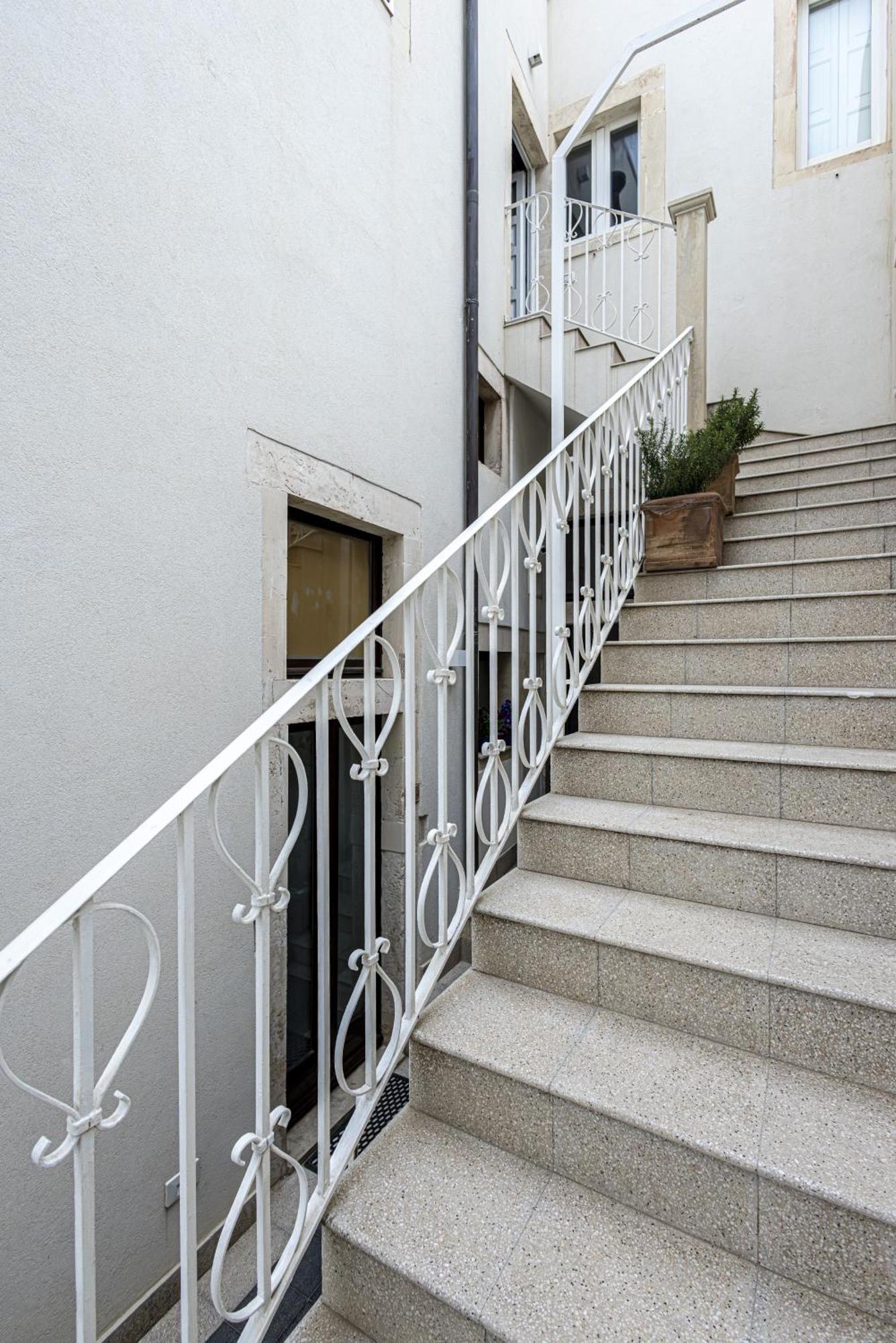 Lakkios Charming Suites&rooms 3*