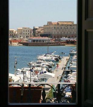 Lakkios Charming Suites&rooms 3*