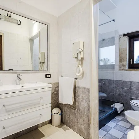 Lakkios Charming Suites And Rooms Syracuse Exterior photo