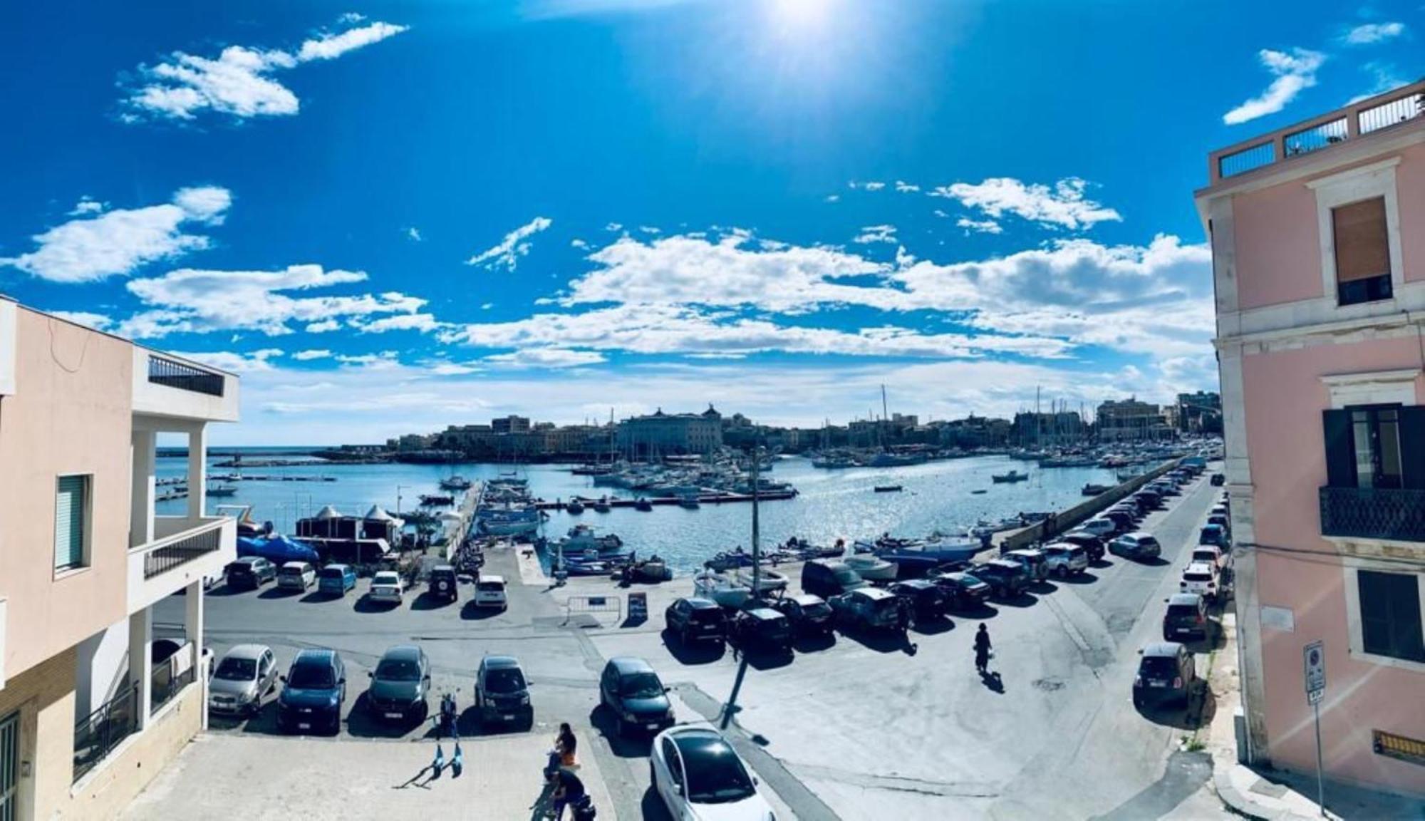 Lakkios Charming And Syracuse