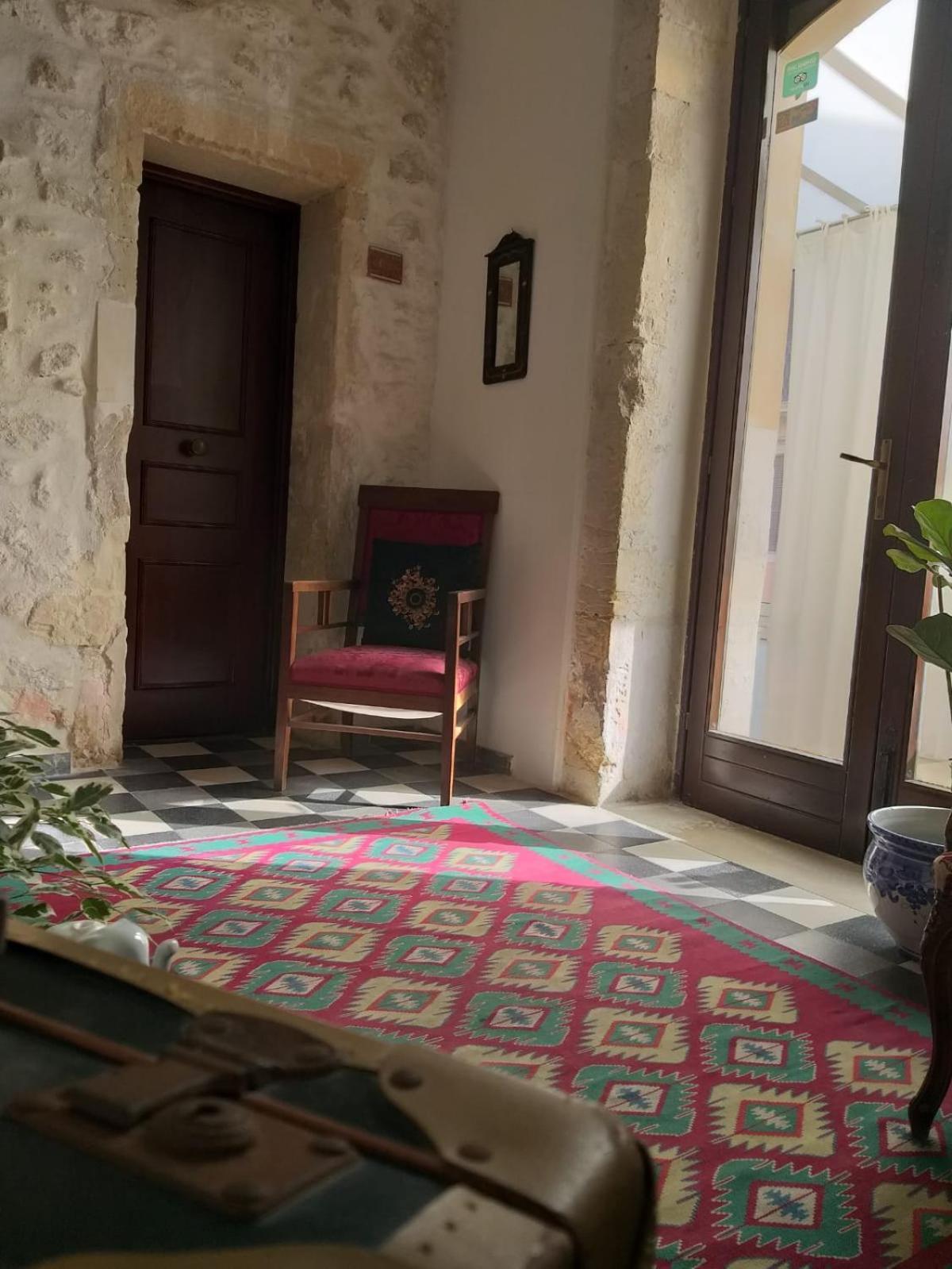 Lakkios Charming And Bed & Breakfast 3*