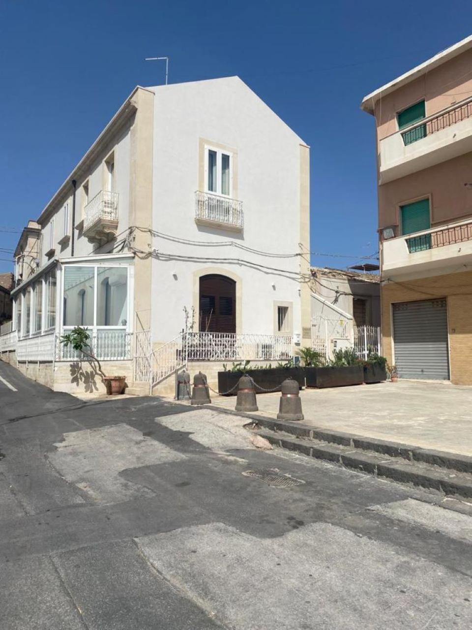 Lakkios Charming And Bed & Breakfast