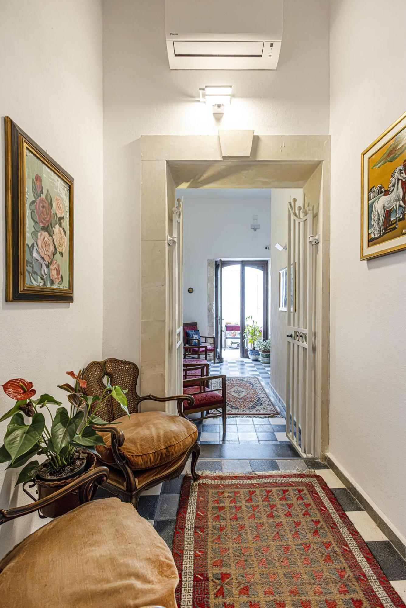 Lakkios Charming And Bed & Breakfast Syracuse
